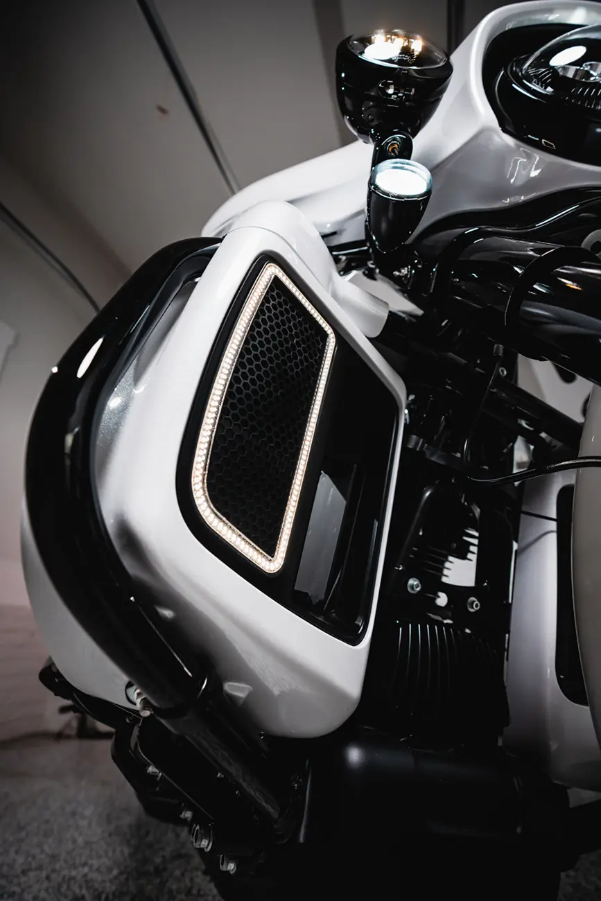 LOWER FAIRING GRILL UPGRADE WITH DRL & TURN SIGNALS
